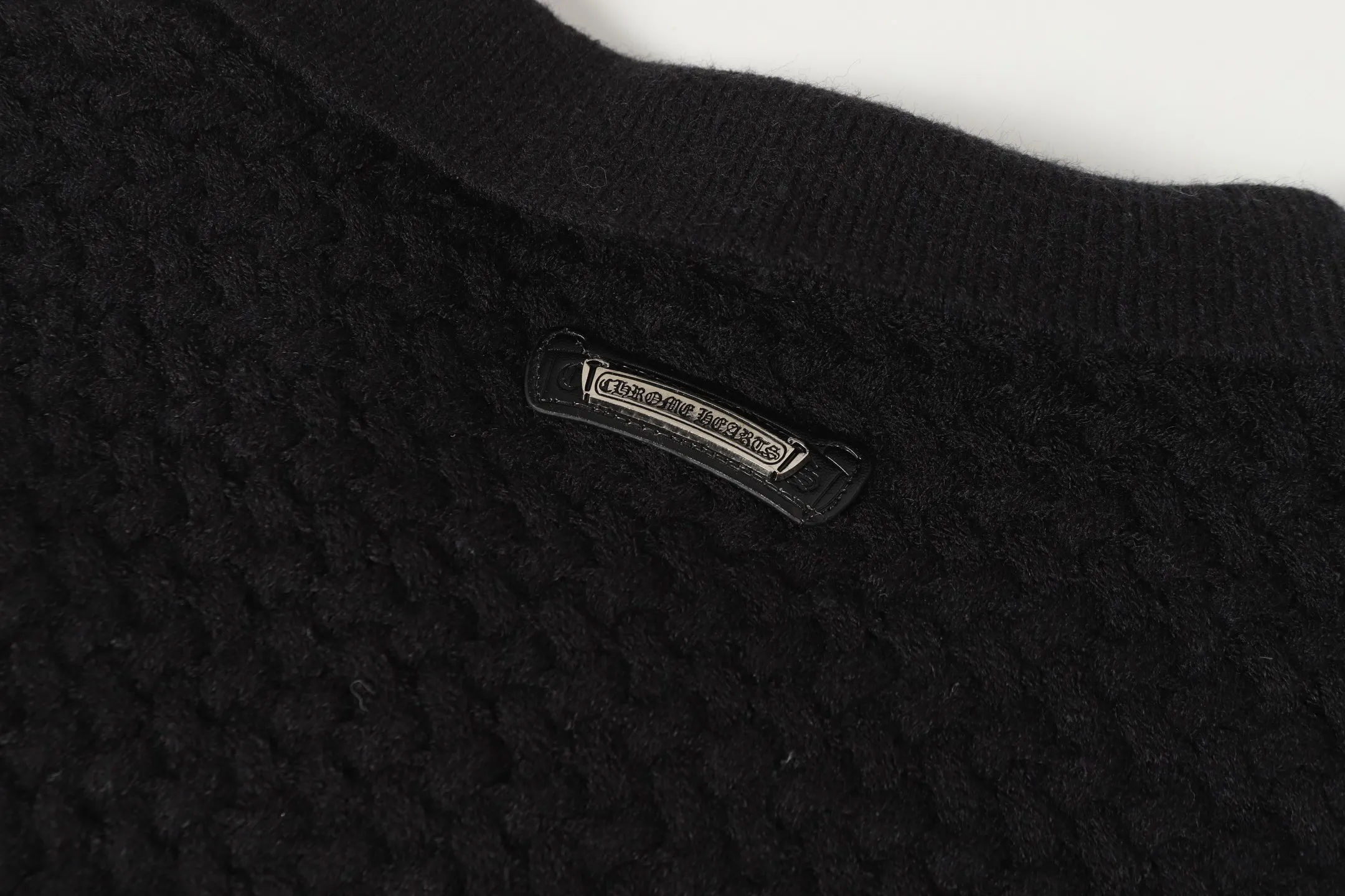 P300 #M904 - Chrome Hearts/Chrome Hearts Heavy Industry Sanskrit appliquéd embroidered cardigan knitted sweater - High weight, high density and high quality. The wool is soft, delicate and skin-friendly. It feels soft and silky. It has excellent warmth and skin-friendly properties. - Customized weaving and dyeing, no color difference. No matter the fabric or workmanship details, it is the ordinary version on the market. - Hardware zipper accessories are all customized, full of details -Colour: light gray black -Size: S M L XL